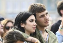 Дуа Липа и Анвар Хадид сделали одинаковый… маникюр