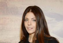 «Взрыв из прошлого»: Нахапетова похвасталась детским фото, на котором она — точная копия мамы