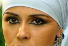 «Горячая штучка»: Джованна Антонелли обнажила «ложбинку греха» в дерзкой фотосессии