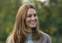 Двойная элегантность: Миддлтон в васильковом платье с поясом встретилась с Зеленским