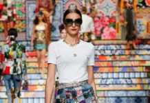 Красные платья и туфли с носками: рассказываем о главных трендах весны 2021