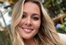 «Как русалка»: Мария Кожевникова позировала в бассейне обнаженной