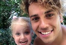 «Папа – защита и опора»: Лиза Галкина запечатлелась с отцом и собачкой на фоне картины в замке