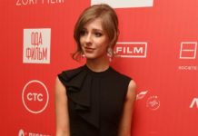 «Как мы близки»: Арзамасова поделилась редким фото своей красавицы-мамы