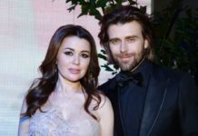 С букетом, в белом платье и фате: Заворотнюк и Чернышев отмечают 12-летие со дня венчания