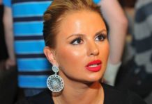 «Конфуза не случилось!»: Семенович голышом поплескалась в ванной, прикрыв грудь мочалкой