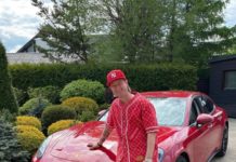 Малыш в коляске: Плющенко отправился на прогулку с новорожденным сыном от Рудковской