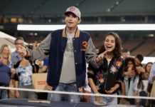 Семейный завтрак: Мила Кунис и Эштон Кутчер с детьми в Калифорнии