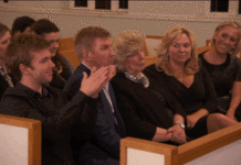 Видео дня: мужчина разыграл гостей… на собственных похоронах!