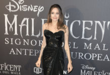 Хороша! Анджелина Джоли в опасном черном платье на премьере «Малефисенты»