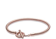 Идея для подарка: браслеты, кольца и подвески в осенней коллекции Pandora