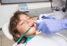 В каких случаях применяют лечение зубов детям под наркозом?
