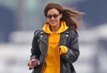 Пока дочка с папой: Ирина Шейк в ботфортах танцует на улицах Нью-Йорка