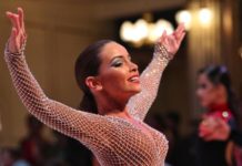 Чемпионка в 13 лет! Самые яркие образы Тони Худяковой с выступлений по бальным танцам