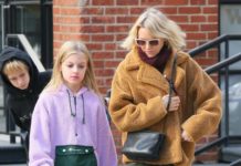 Наоми Уоттс на прогулке с 10-летним сыном. Он снова одет как девочка!