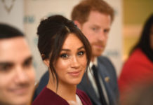 Присмотрись! Какие кулоны носит Меган Маркл?