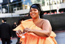 Туда даже ключи не поместятся! Как выглядит сааааамая маленькая сумочка в мире?