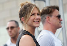 Что-что? Дженнифер Энистон намекнула на новый роман