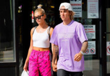 Хейли Бибер в очень коротких топах