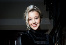 Юлианна Караулова, Яна Рудковская и Виктория Шелягова на балу в честь 10-летия ювелирного Дома AXENOFF