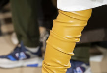 Челси на платформе и сапоги с драпировкой: какую обувь носить этой зимой