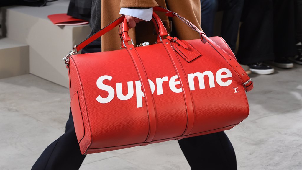 Supreme коллаборация. Коллаборация Supreme и Louis Vuitton. Сумка Supreme x Louis Vuitton. Supreme lv Bag. Первая колекция луивитонна и суприма.