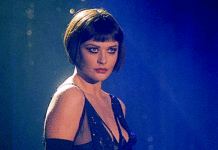 50-летняя Кэтрин Зета-Джонс в очень голом платье