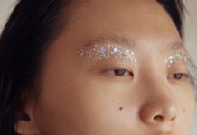 Без внимания не останешься: макияж со стразами и бусинами