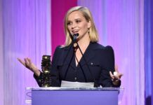 Риз Уизерспун показала подросшего сына и дочь. Они очень похожи