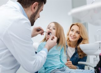 Как адаптировать малыша к походу к стоматологу