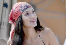 Фото в бикини: Белла Хадид на отдыхе в Майами