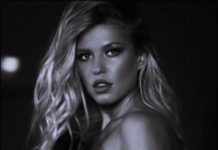 Очень горячо! Абсолютно голая Рита Дакота в новой фотосессии