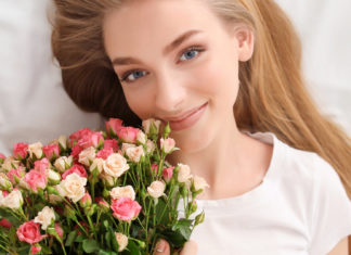 Как правильно дарить букет женщине?