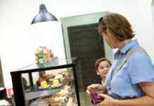 Если герпес уже покрылся коркой,дальше мазать? ( в подробностях) впечатлительным не читать: )