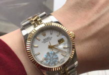 Швейцарские часы из революционных материалов