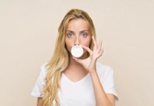 Причины появления гнойничков на лице | Лечение акне и розацеа препаратом Азелик®