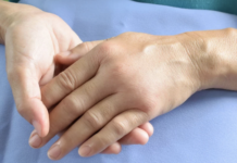 Кардиолог «СМ-Клиника» рассказал о причинах отека рук у взрослых