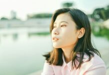 Как сохранить здоровый слух и избавиться от черных точек в ушах? | Препарат Клиндовит®