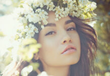 На лице облазит кожа после загара: что делать и как скрыть шелушение?