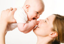 Почему шелушится кожа у новорожденного, причины и что с этим делать?