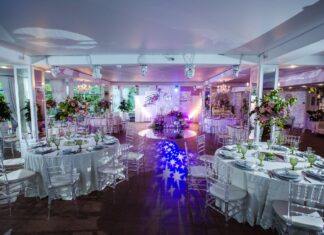 Банкетный зал в Таврическом саду в Санкт-Петербурге