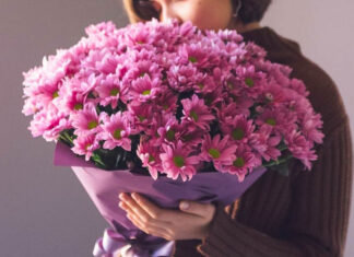 Зачем дарить цветы вместо шоколадных конфет или другого подарка?