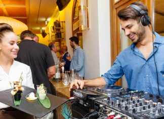 Как составить плей лист для кафе?