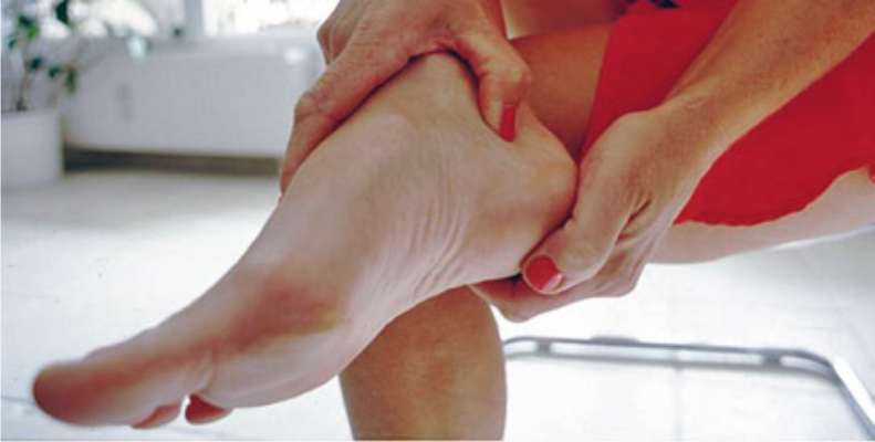 Лечение боли подошвы ног. Плантарный фасциит стопы и УВТ. Плантарный фасциит и плоскостопие.