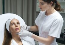 Кто может заниматься эстетической медициной — врач или косметолог?