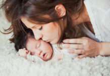 Как провести фотосессию с младенцем в Петергофе