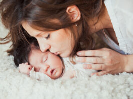 Как провести фотосессию с младенцем в Петергофе