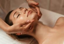 Массаж для лица: плюсы и виды