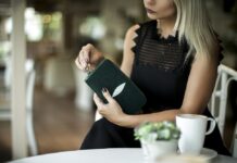 Женские кошельки: какие цвета в моде, что такое евро-монетница и кошелек с отделением для мобильного телефона