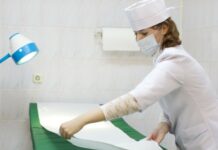 Одноразовые простыни из чего делают и где используются